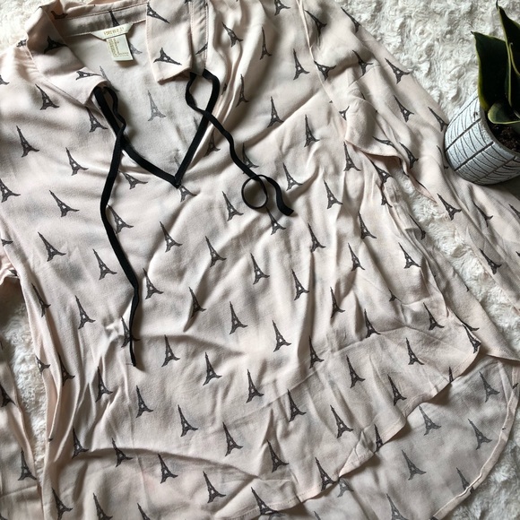 •Eiffel Tower Blouse• - Picture 2 of 7